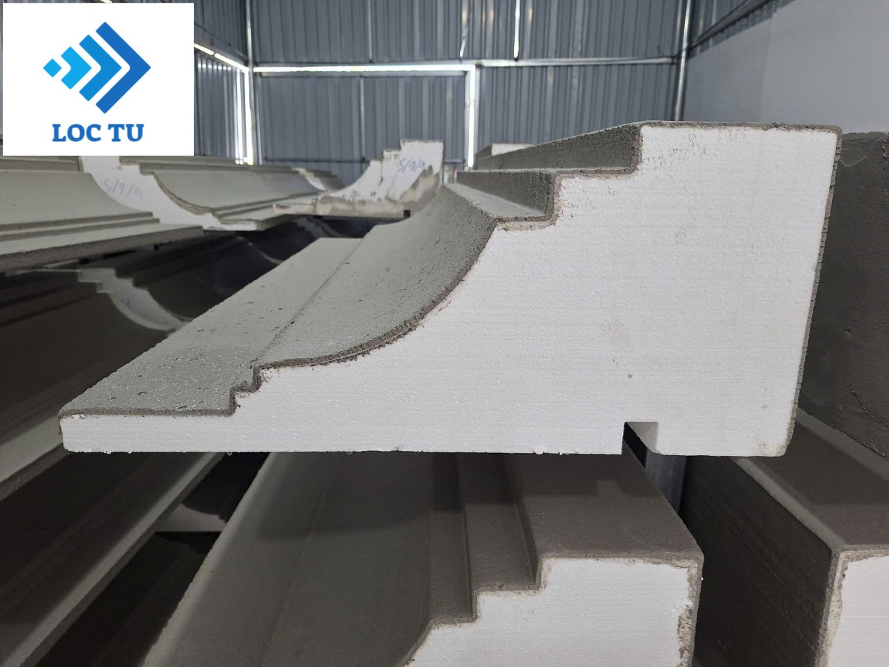 Phào chỉ EPS ( phào chỉ lõi xốp EPS cán vữa polymer)